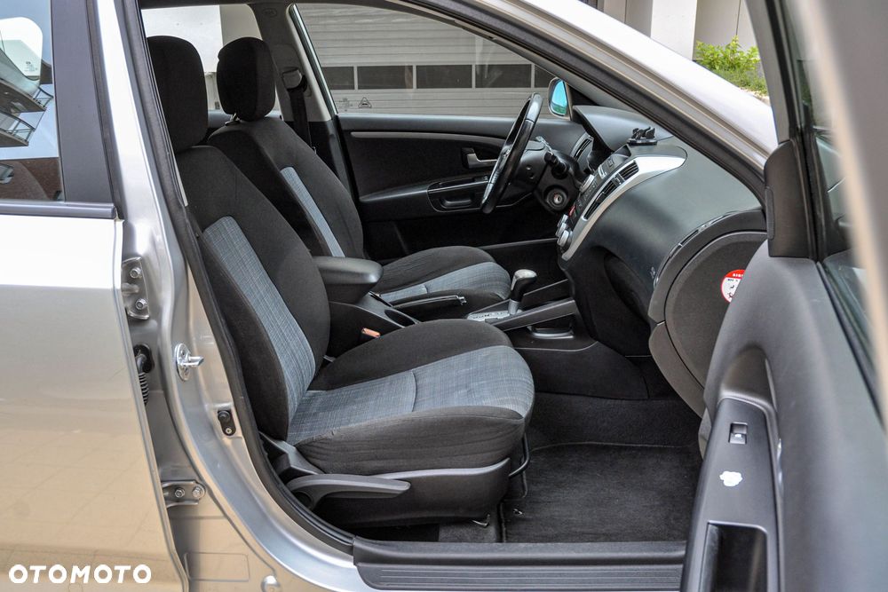 Kia Ceed - 11