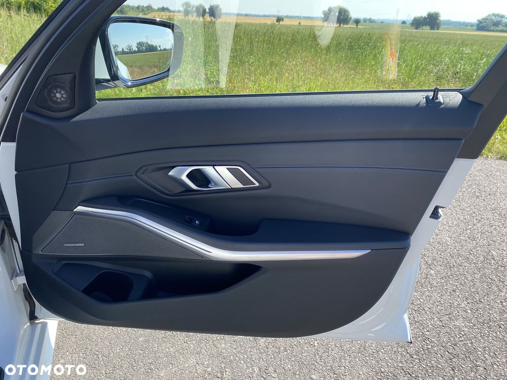 BMW Seria 3 330i M Sport sport - 26