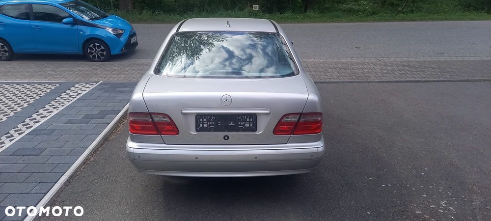 Mercedes-Benz Klasa E - 4