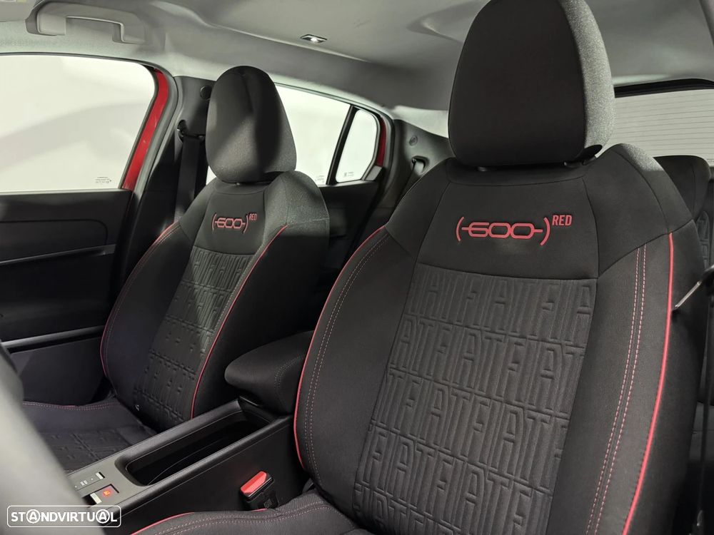 Fiat 600e Red - 11