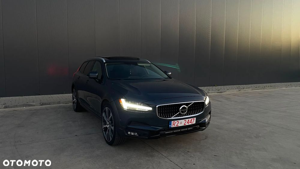 Volvo V90 Cross Country - 14