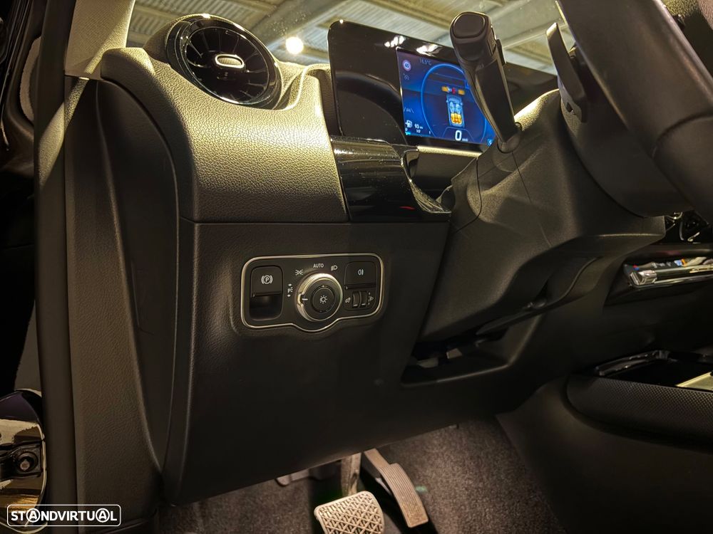 Mercedes-Benz GLA 180 7G-DCT - 29