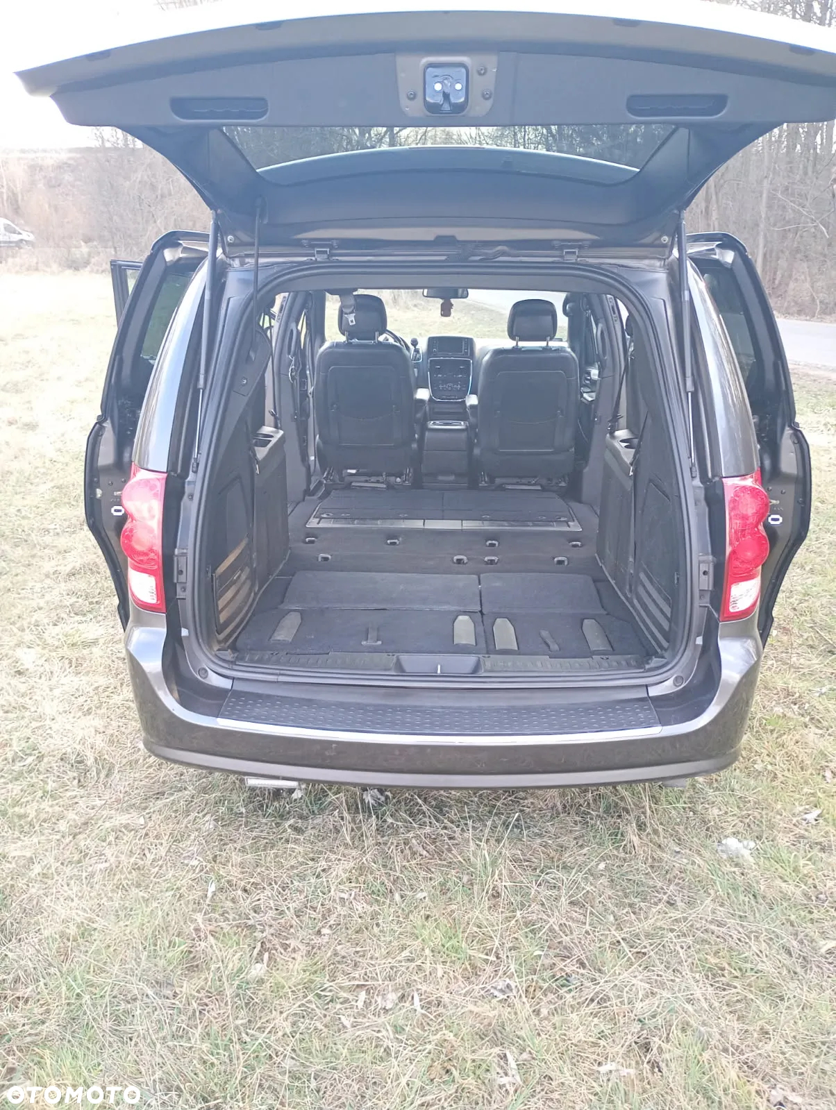 Dodge Grand Caravan - 13