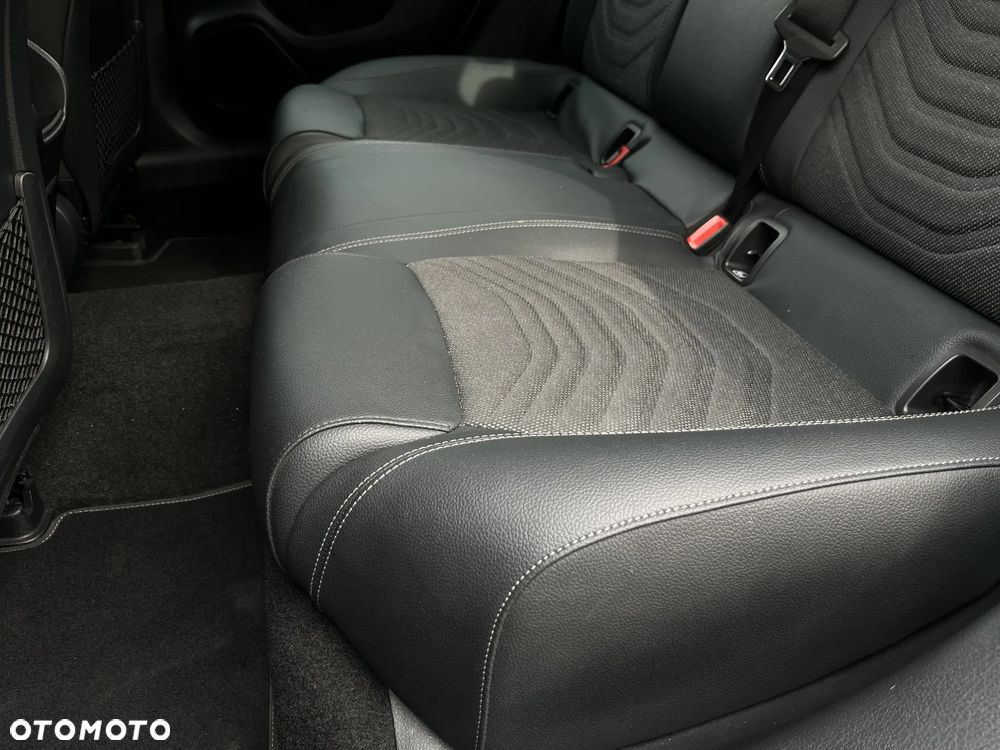 Mercedes-Benz CLA 180 Progressive 7G-DCT - 32