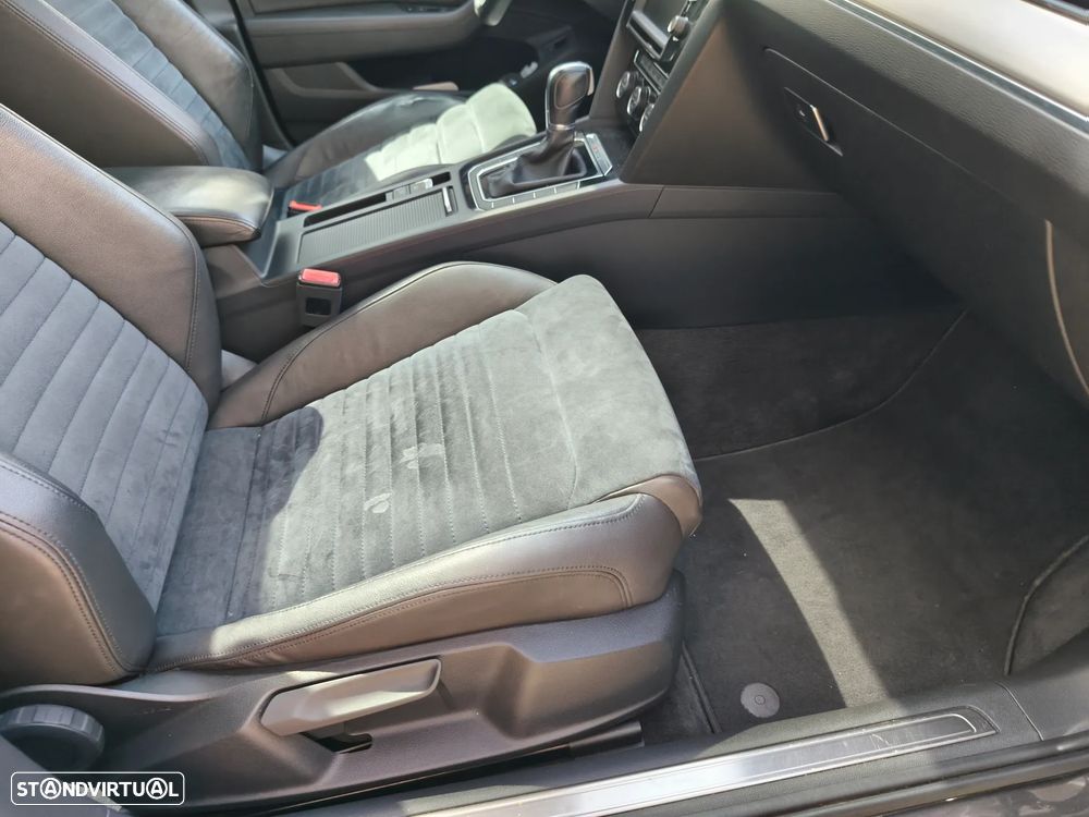 VW Passat Variant 2.0 TDI Highline DSG 4Motion - 14