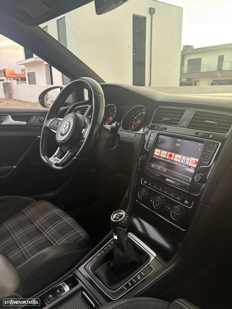 VW Golf 2.0 TDi GTD - 40