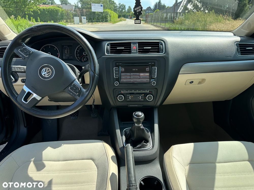 Volkswagen Jetta 2.0 TDI Highline - 8