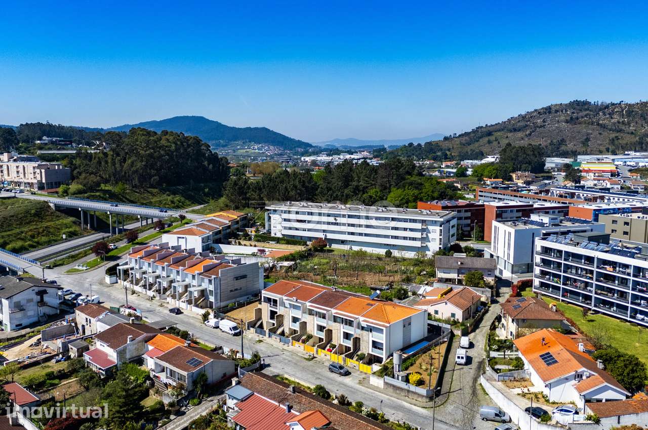 Moradia T4 + Escritório, como nova, na Amarela em Ferreiros - Braga - Grande imagem: 5/60