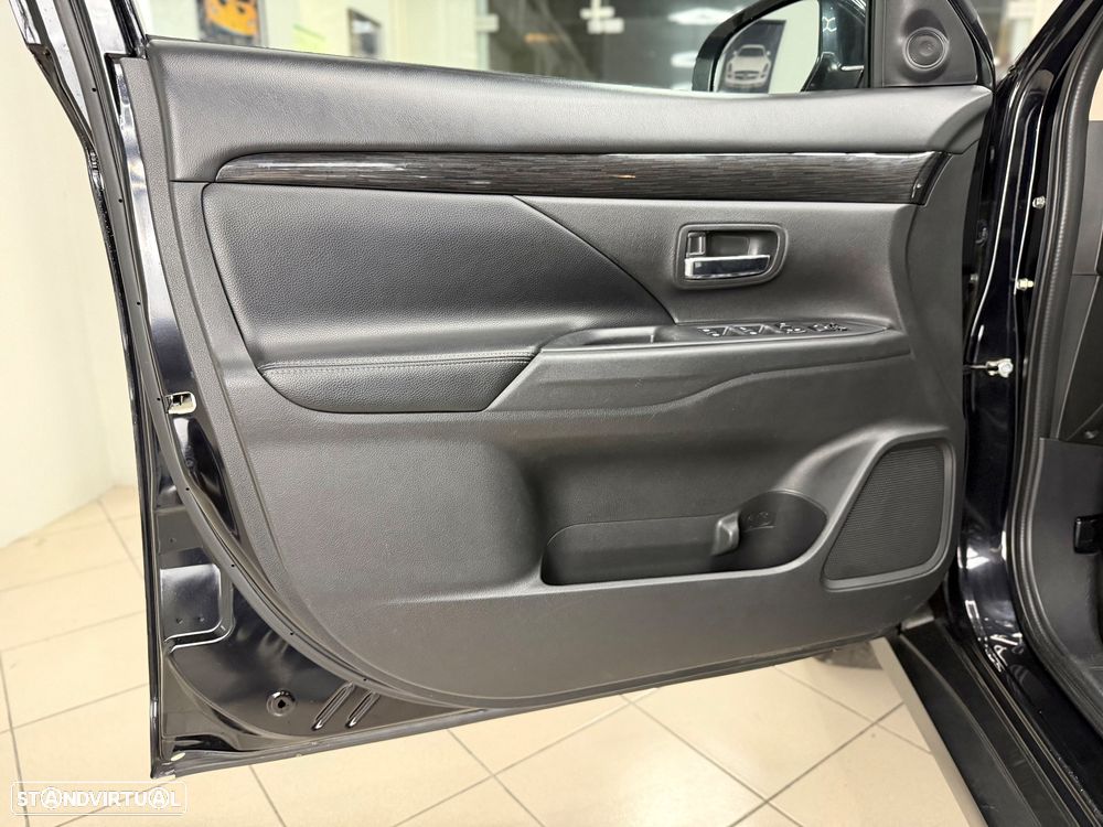 Mitsubishi Outlander 2.2 DI-D Intense Black Edition - 13