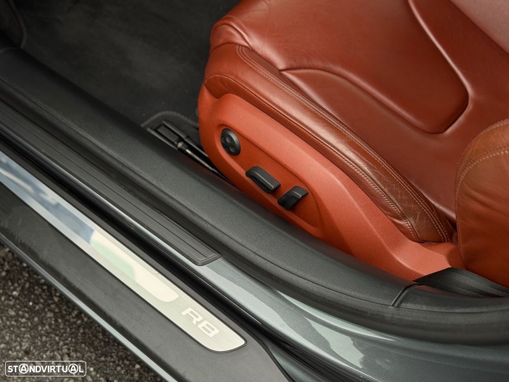 Audi R8 Coupé 4.2 FSI quattro R tronic - 11