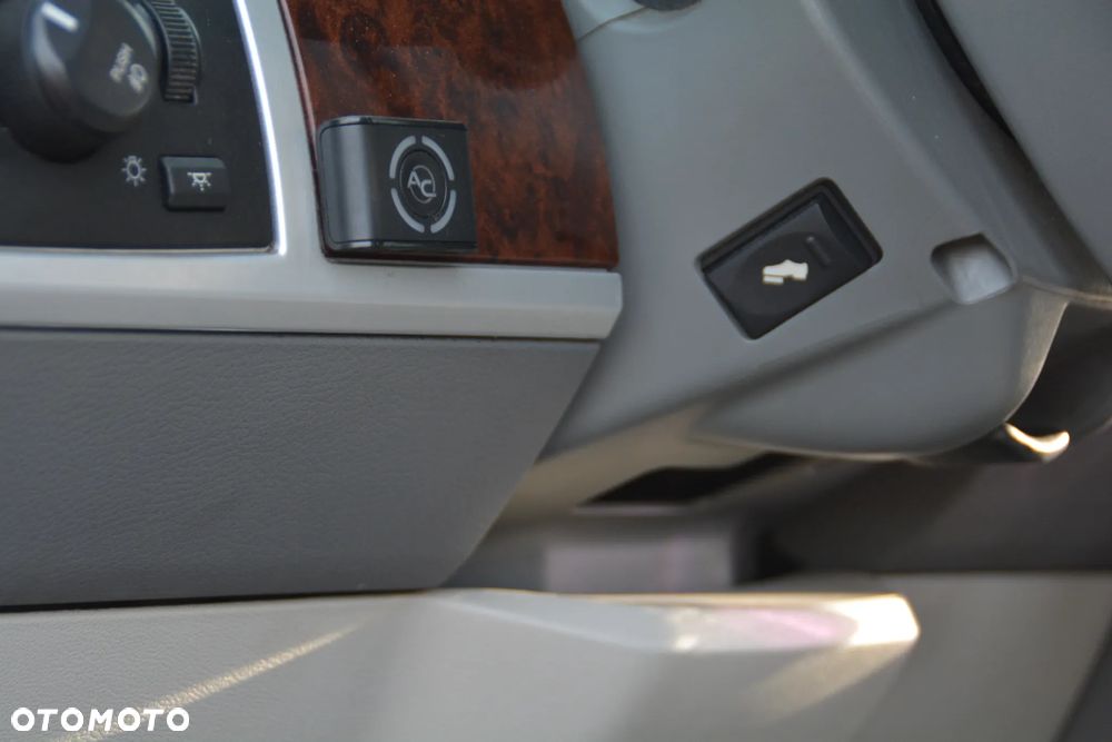 Chrysler Town & Country - 19