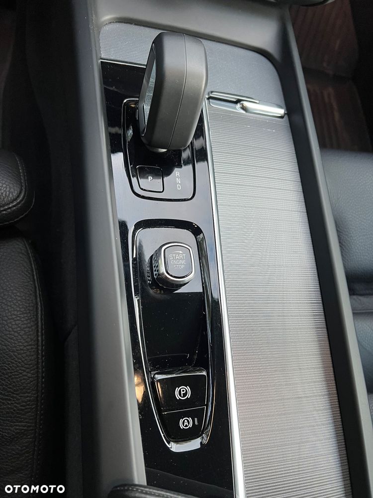 Volvo XC 60 B4 D Plus Dark - 9