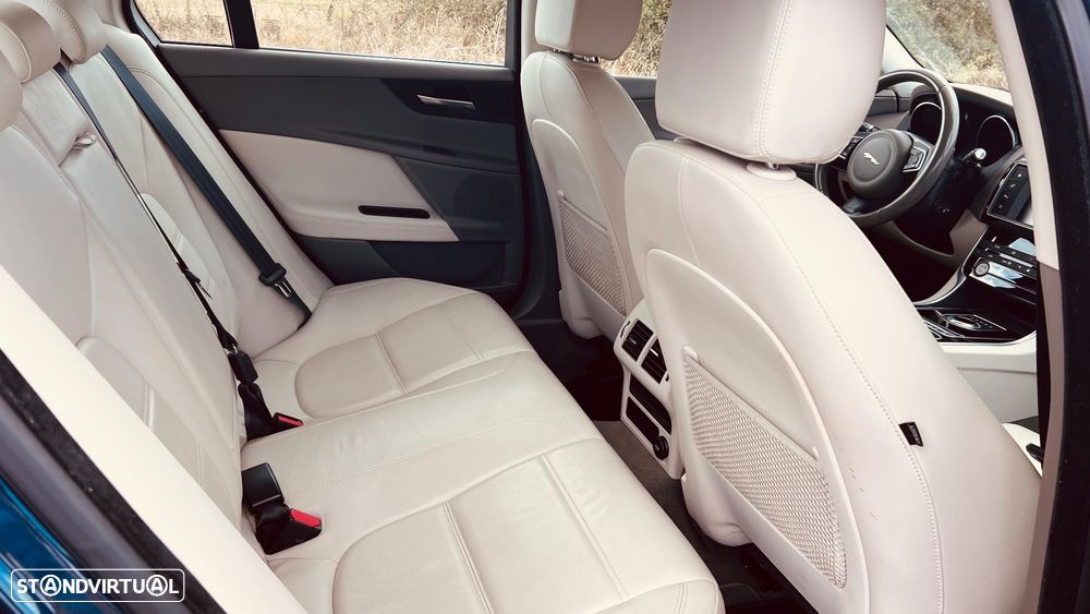 Jaguar XE - 16