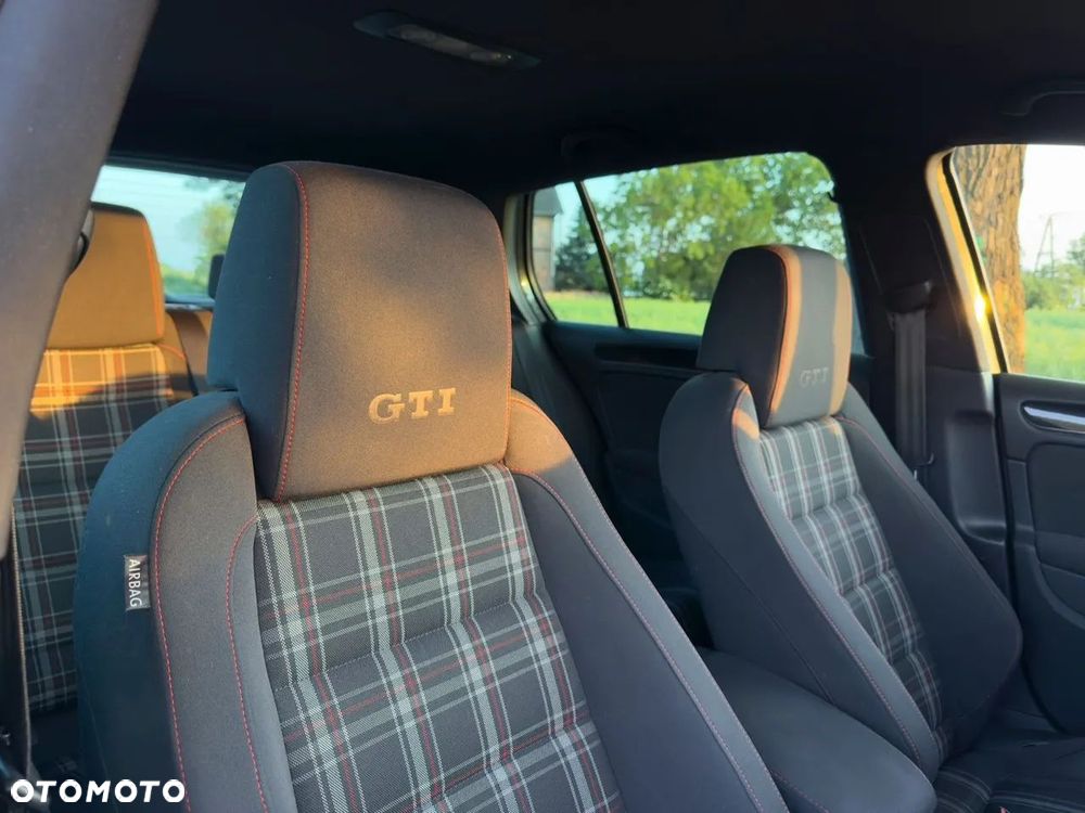 Volkswagen Golf ver-vi-2-0-tsi-gti - 12