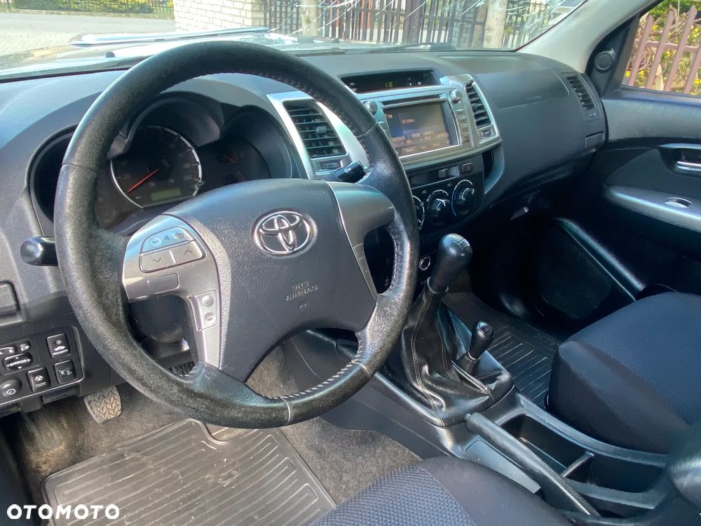 Toyota Hilux 4x4 Extra Cab - 4