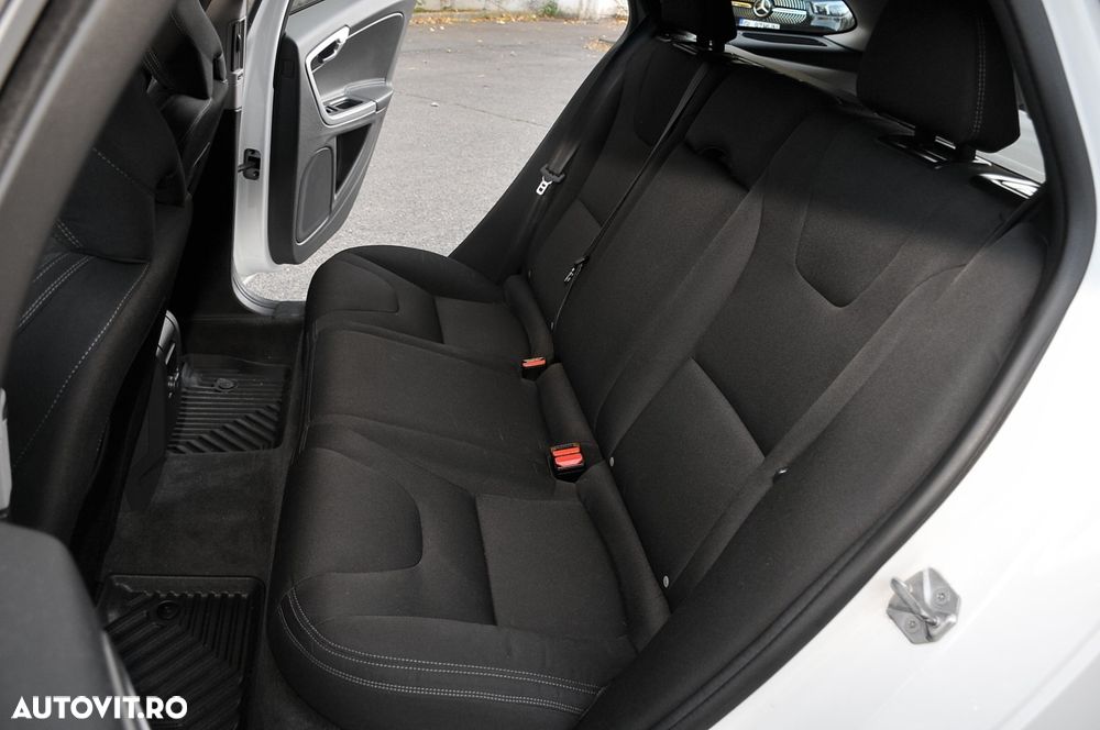 Volvo V60 D2 Kinetic - 19