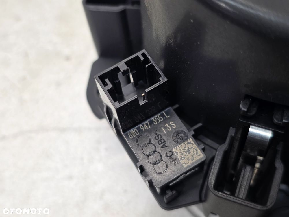 UCHWYT SCHOWEK NA KUBKI AUDI A4 B9 A5 8W 8W0862533E LED - 8