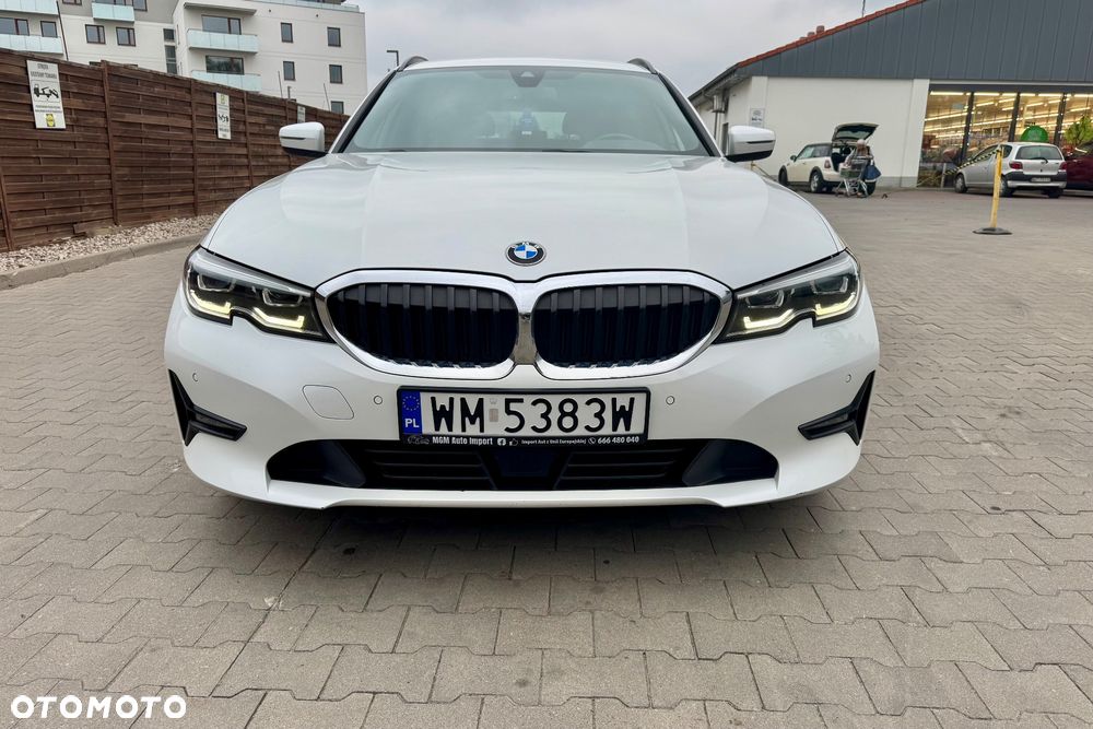 BMW Seria 3 330i Sport Line - 2