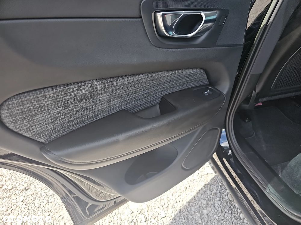 Volvo XC 60 B4 D Essential - 25