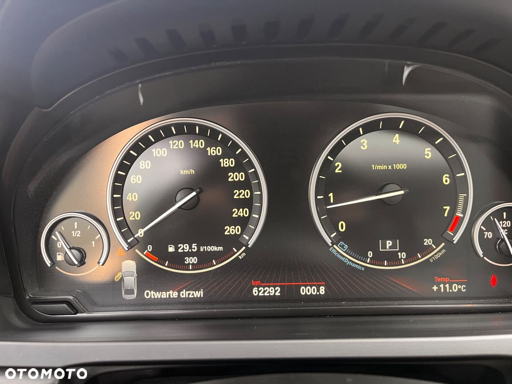 BMW Seria 7 750i xDrive - 25