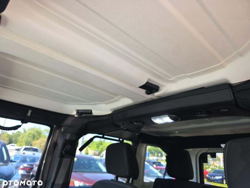 Jeep Wrangler - 11
