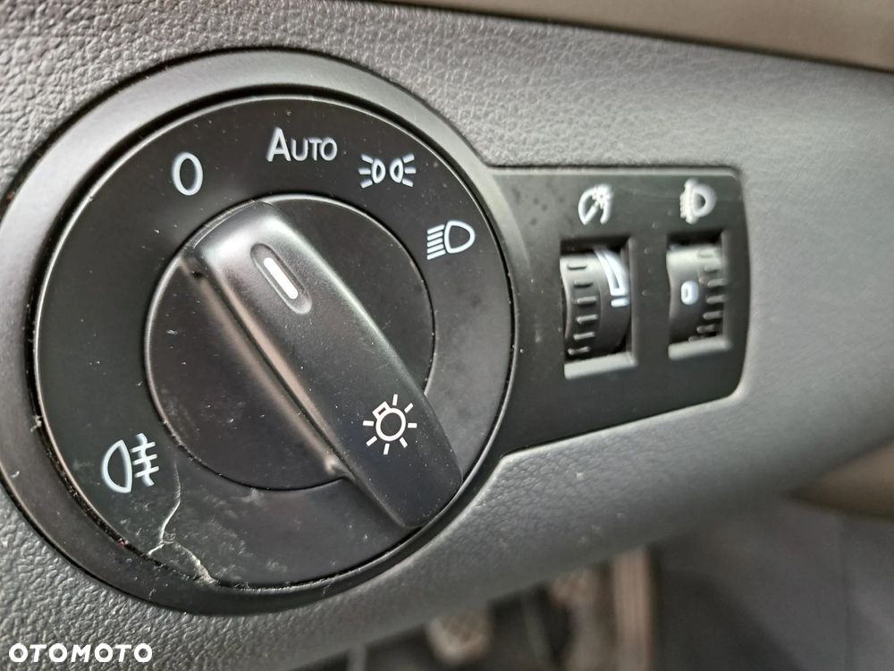 Volkswagen Touran - 25