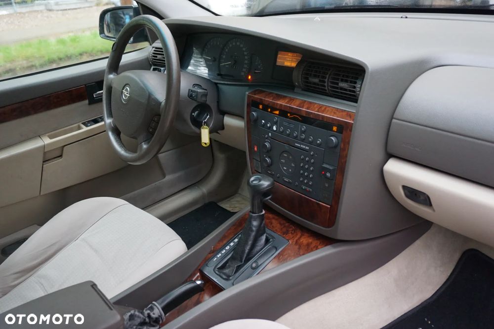 Opel Omega 2.5 Elegance - 13