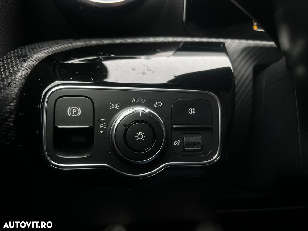MERCEDES-BENZ A-Class 2019 — imagine 30