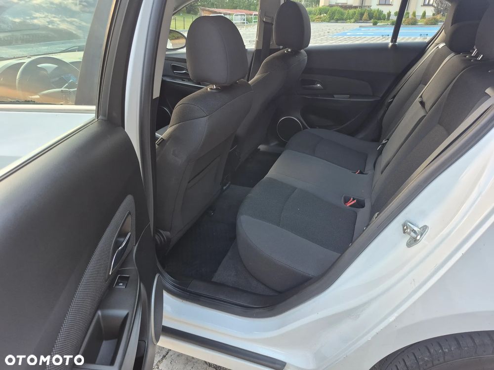 Chevrolet Cruze 1.8 LS+ - 17