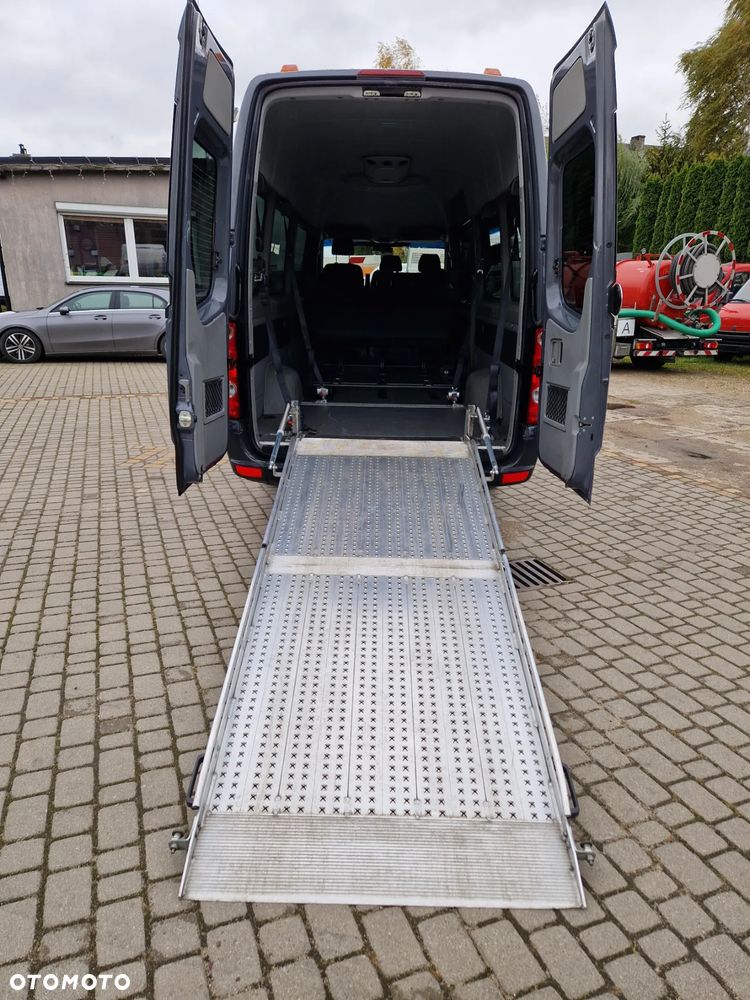 Volkswagen CRAFTER 9 osobowy MAXI PODJAZD DLA NIEPEŁNOSPRAWNYCH - 16