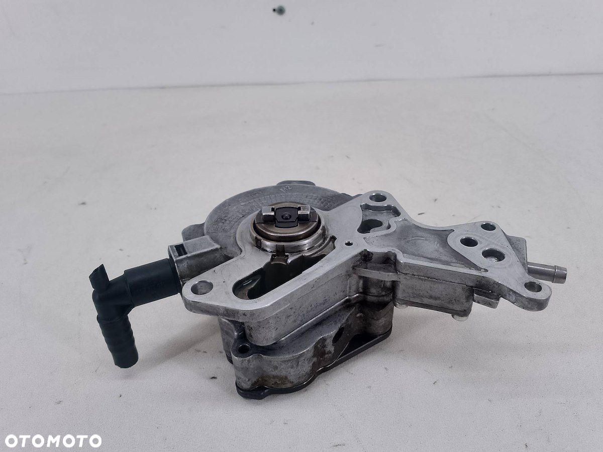 POMPA VACUM VW PASSAT B6 038145209N 2.0 TDI - 4
