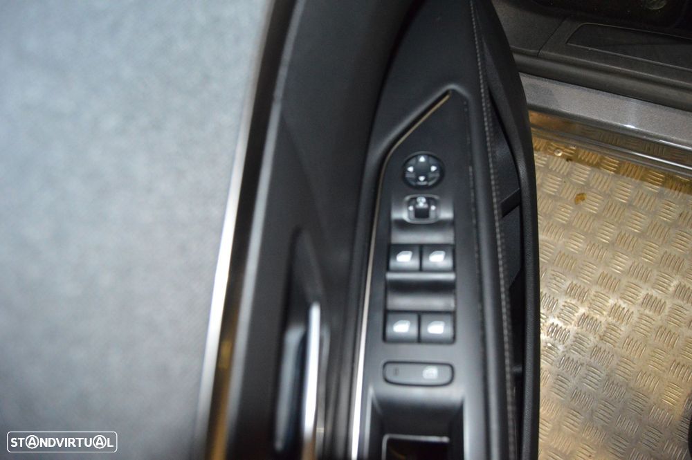 Peugeot 5008 1.2 PureTech Allure EAT6 - 31