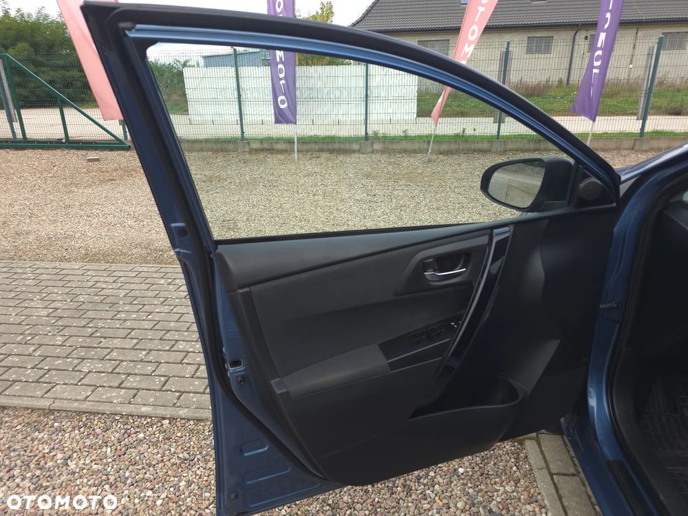 Toyota Auris 1.6 Premium - 18