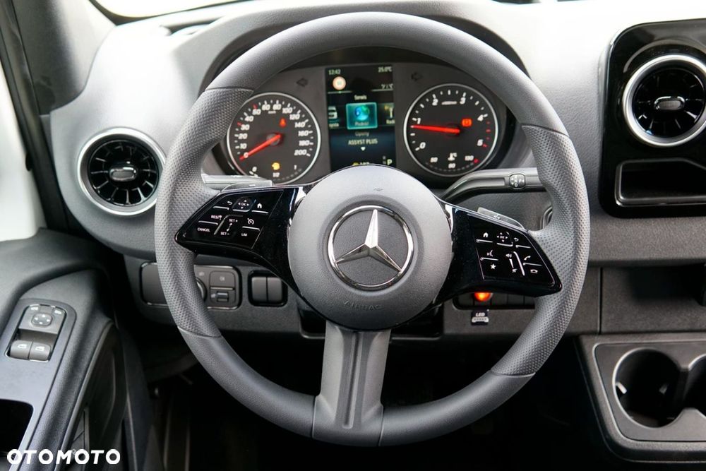 Mercedes-Benz Sprinter - 12