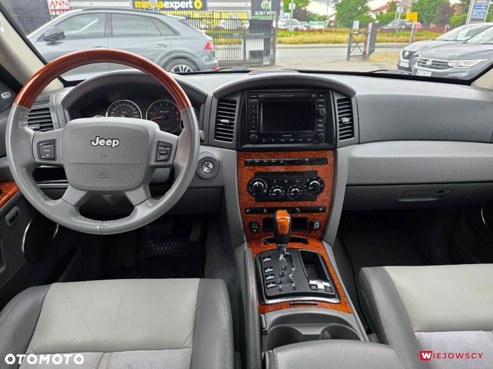 Jeep Grand Cherokee - 21