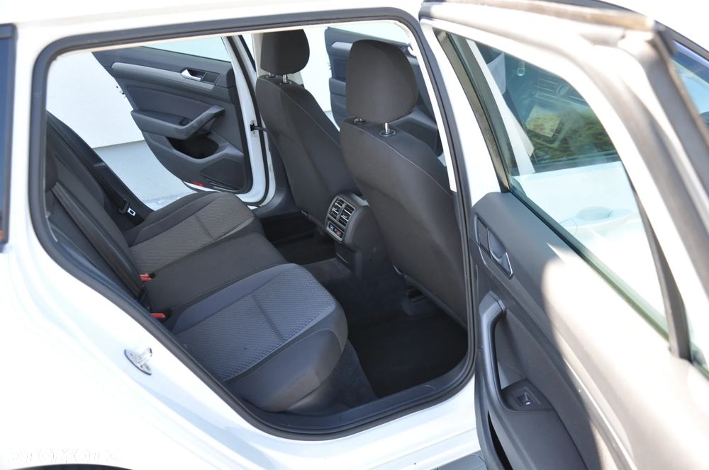 Volkswagen Passat 2.0 TDI SCR Comfortline - 20