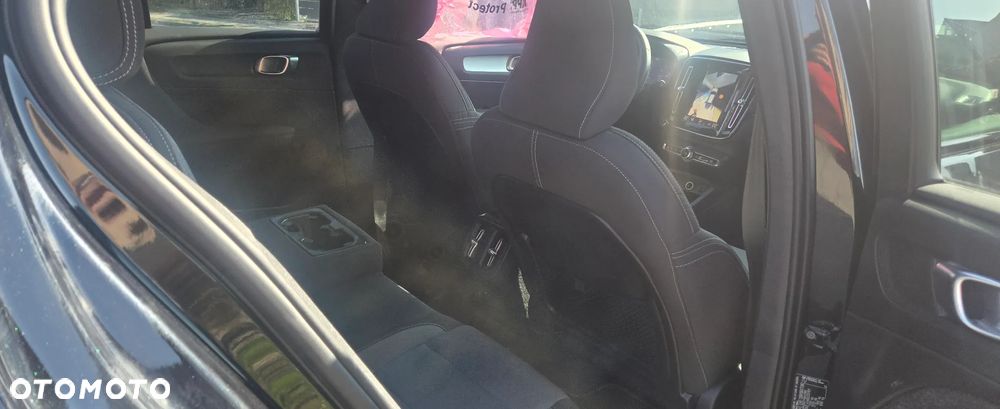 Volvo XC 40 T2 Plus Dark - 17