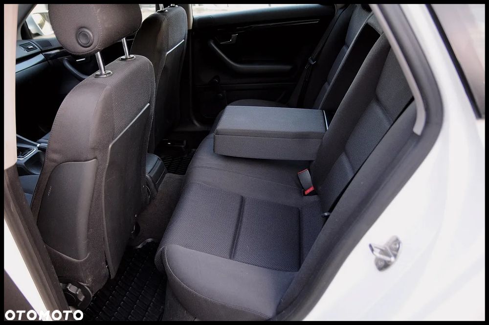 Audi A4 Limousine - 8