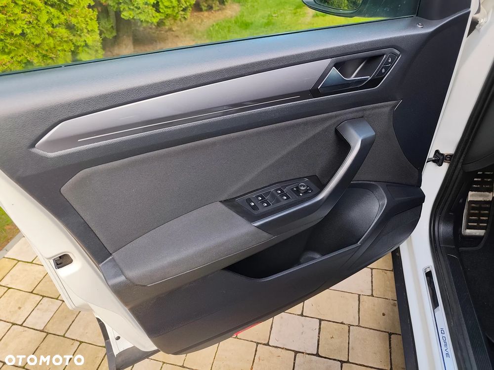 Volkswagen T-Roc - 20