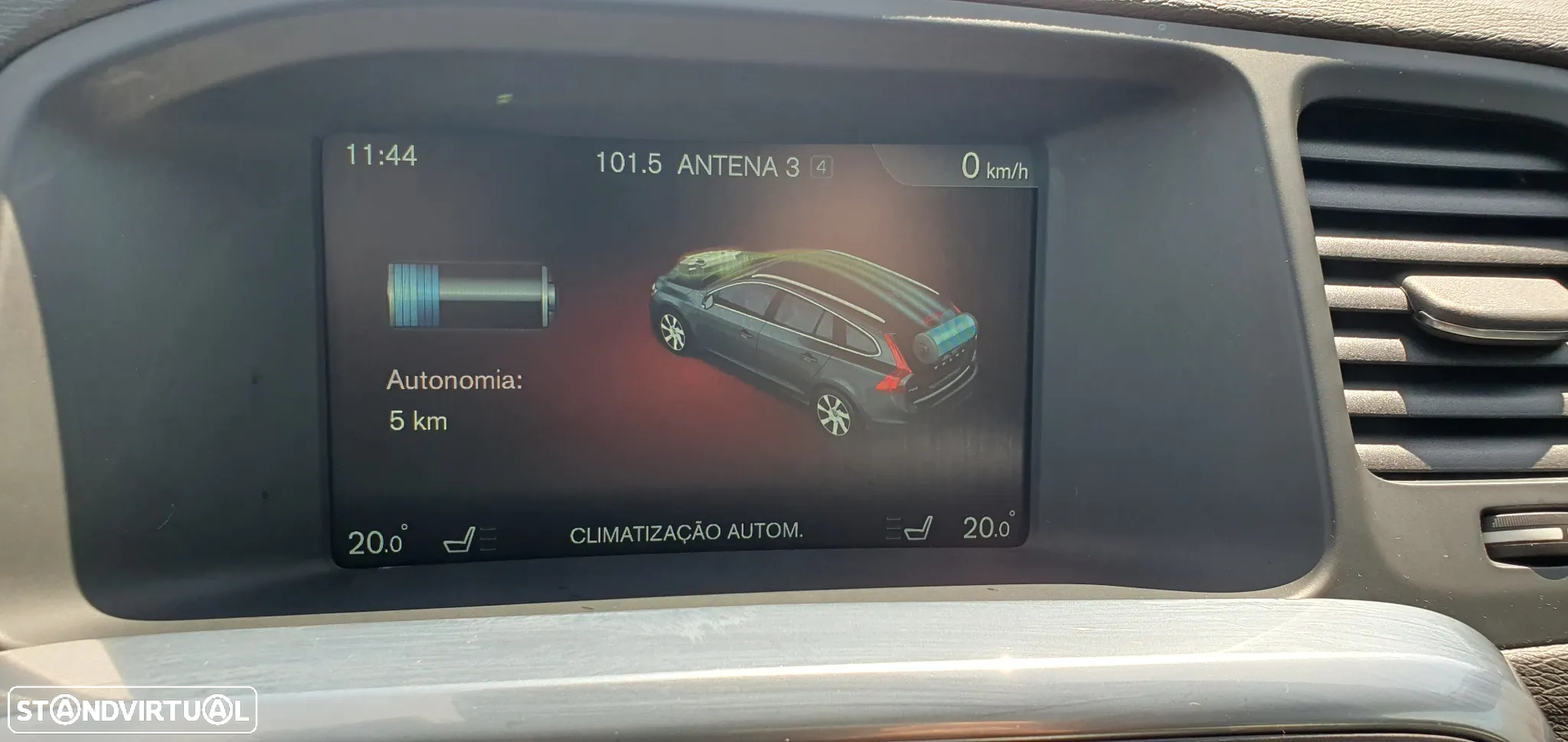 Volvo V60 2.4 D6 R-Design Mom.AWD Phev - 23