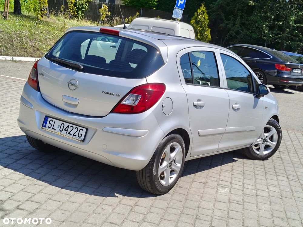 Opel Corsa 1.2 16V Cosmo - 3