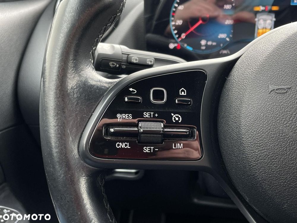 Mercedes-Benz GLA - 17