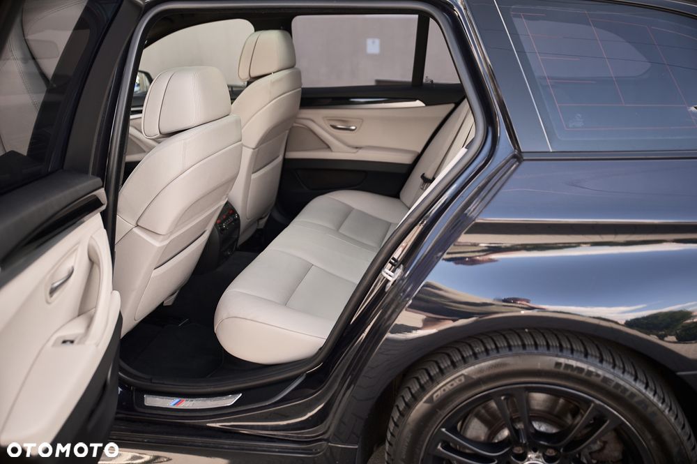 BMW Seria 5 530d xDrive - 7