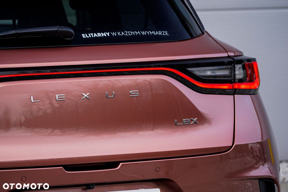 Lexus LBX 1.5 Hybrid Emotion - 16