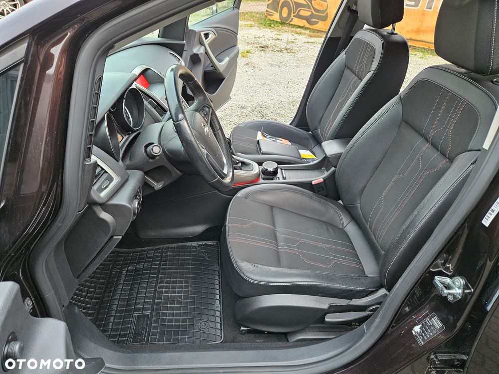 Opel Astra 1.4 Turbo 150 Jahre - 17