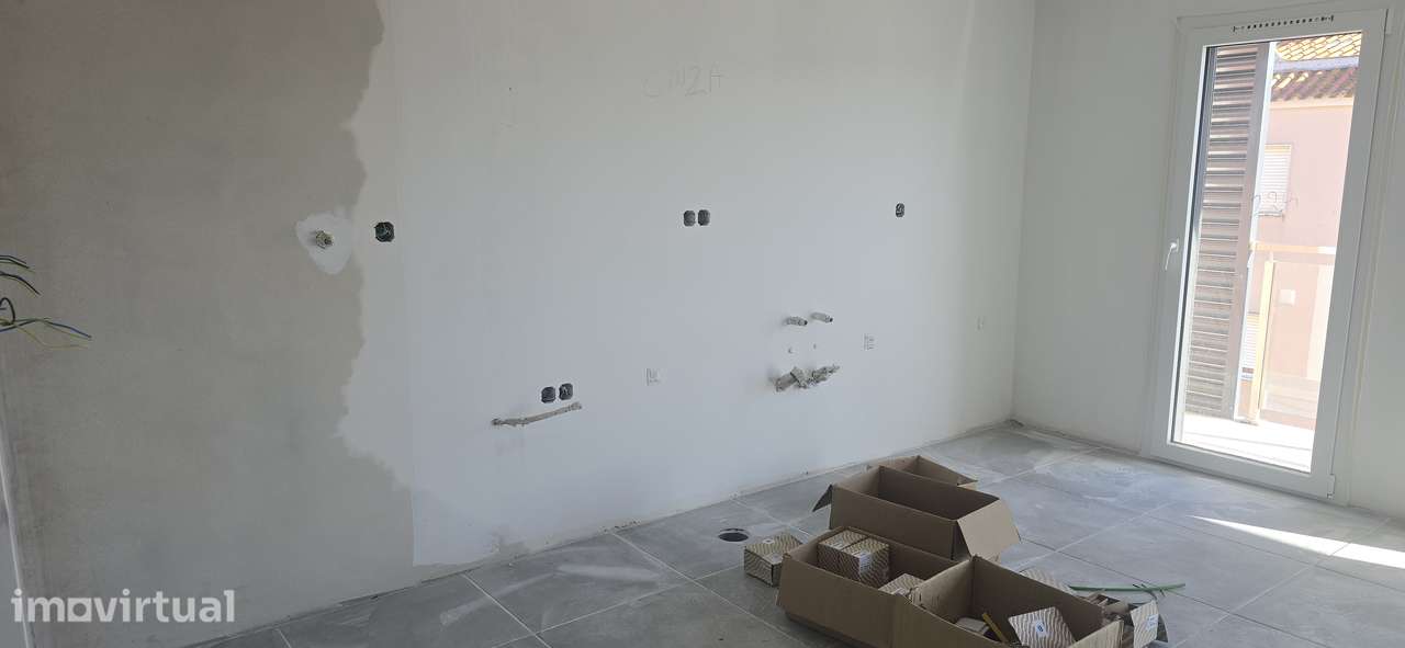 T2 duplex com parqueamento e arrecadação. - Grande imagem: 2/11