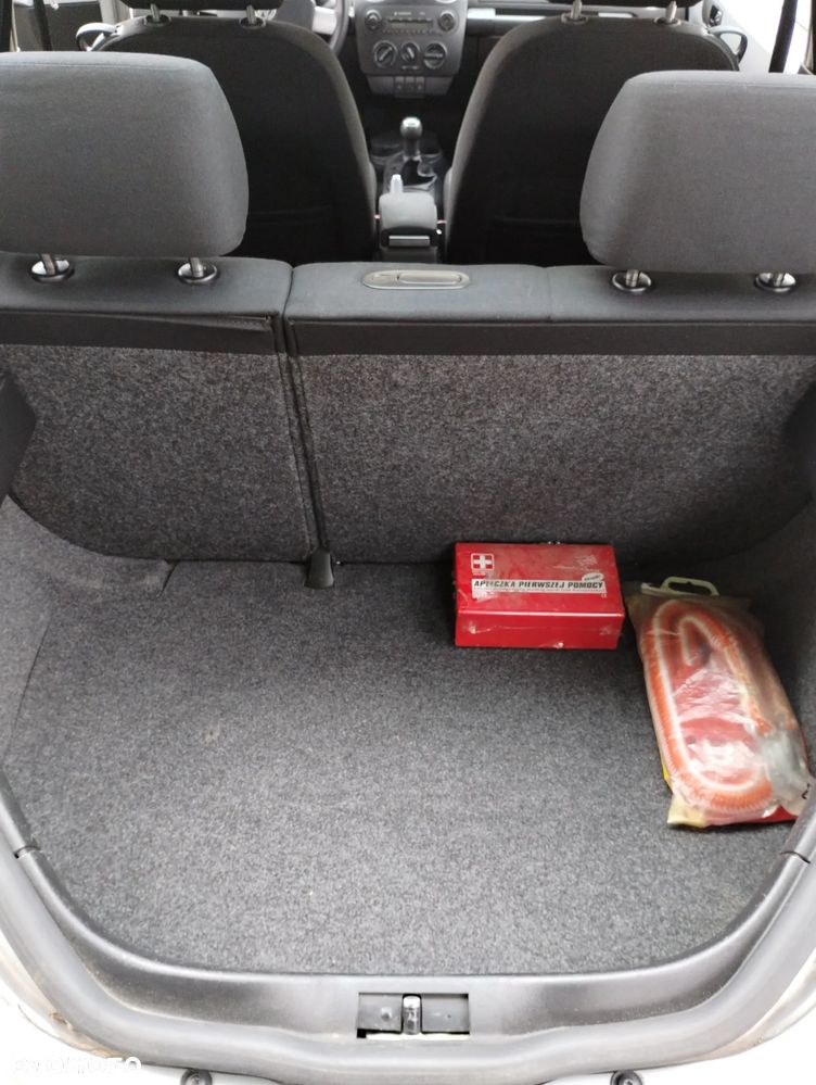 Volkswagen New Beetle 1.6 - 23