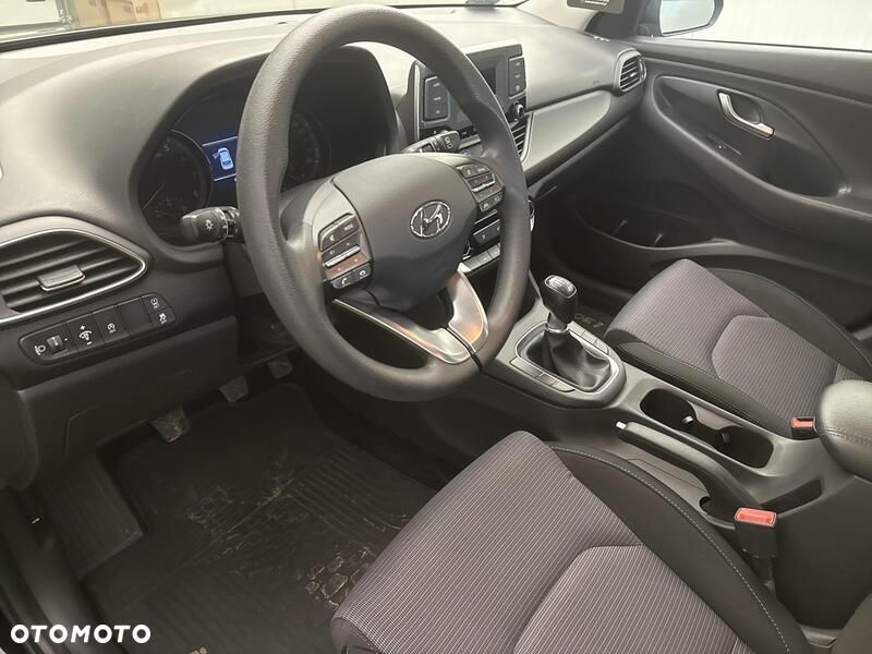 Hyundai i30 1.5 DPI Classic + - 11