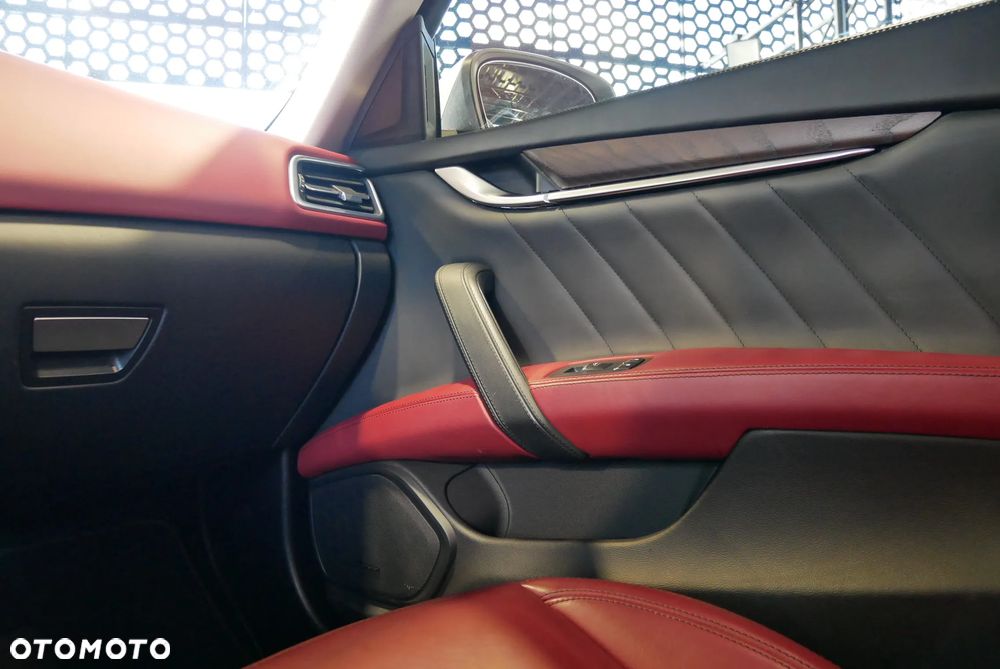 Maserati Ghibli S - 25