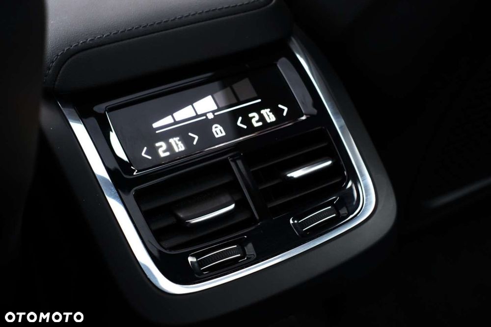 Volvo S60 B5 B AWD Ultimate Dark - 9